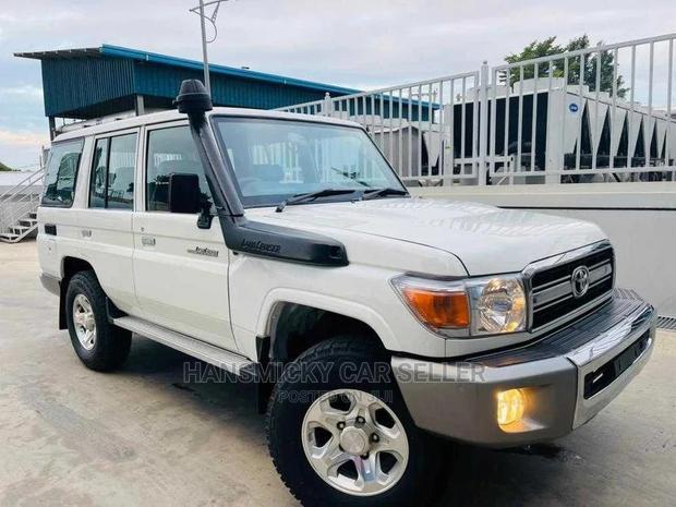 Toyota Land Cruiser 2009 White