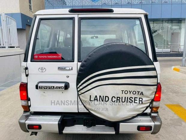 Toyota Land Cruiser 2009 White