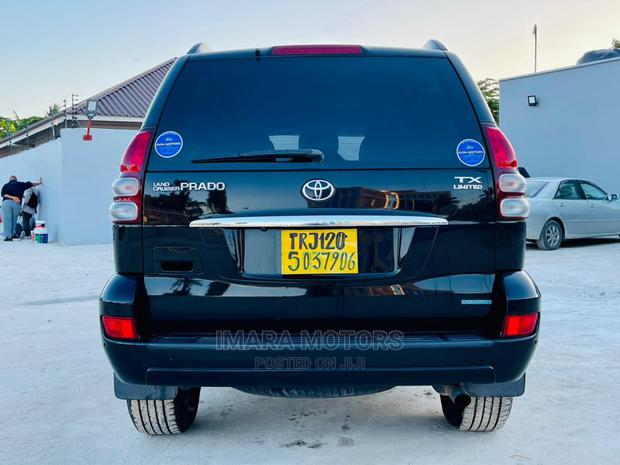 Toyota Land Cruiser Prado 2006 Black