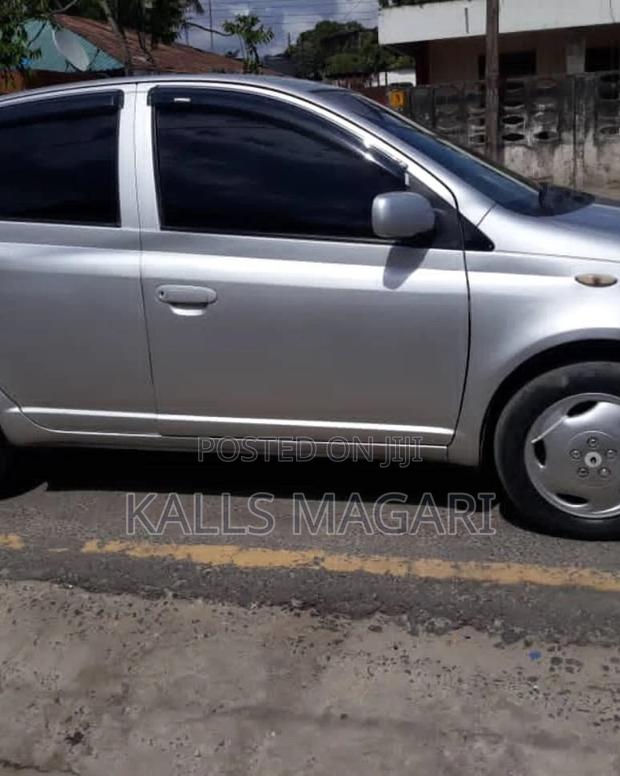 Toyota Vitz 2004 Gray