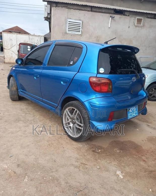 Toyota Vitz 2004 Blue