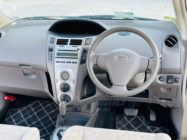 Toyota Vitz 2008 Silver