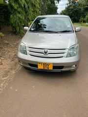 Toyota IST 2004 Gold for sale