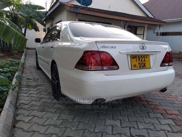 Toyota Crown 2004 White