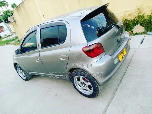 Toyota Vitz 2003 Gray