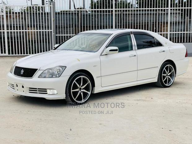 Toyota Crown 2006 White