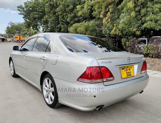 Toyota Crown 2007 Silver