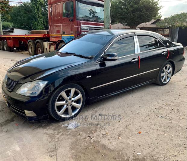 Toyota Crown 2006 Black