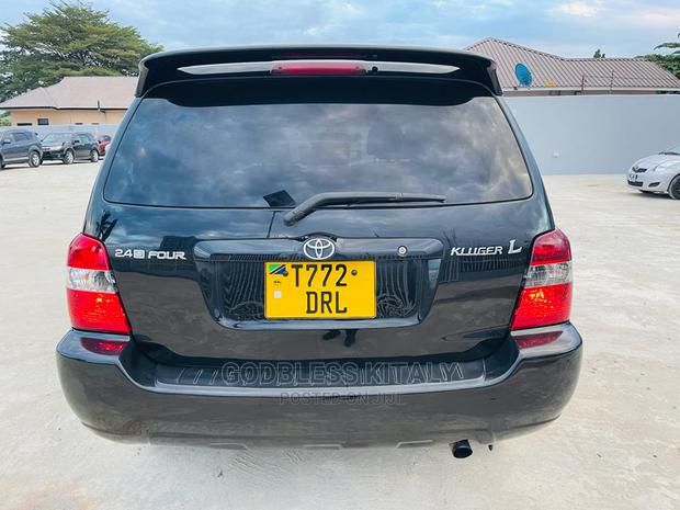 Toyota Kluger 2004 Black
