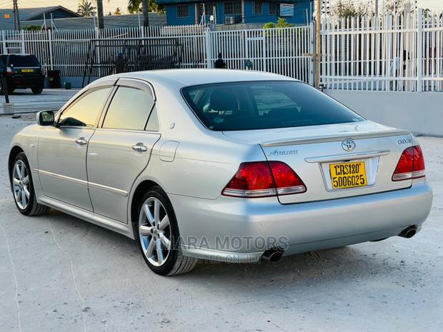 Toyota Crown 2006 Silver