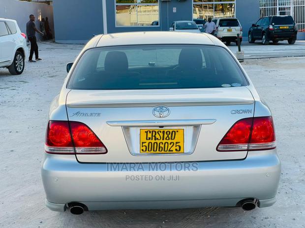 Toyota Crown 2006 Silver