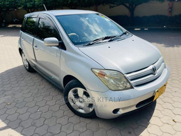 Toyota IST 2004 Silver