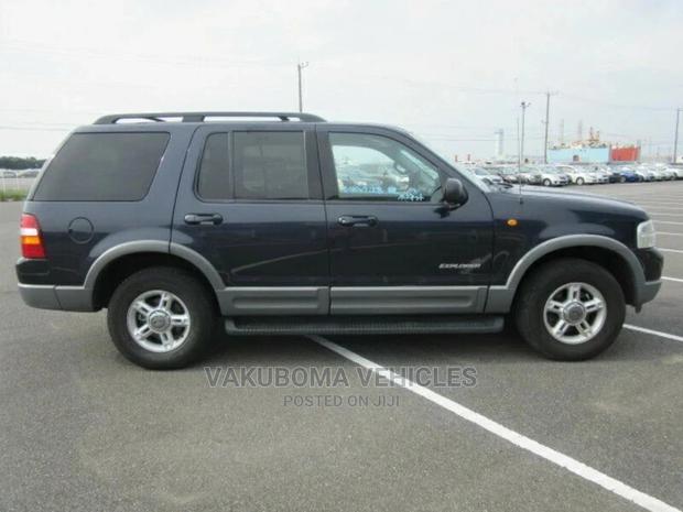 Ford Explorer 2001 Blue