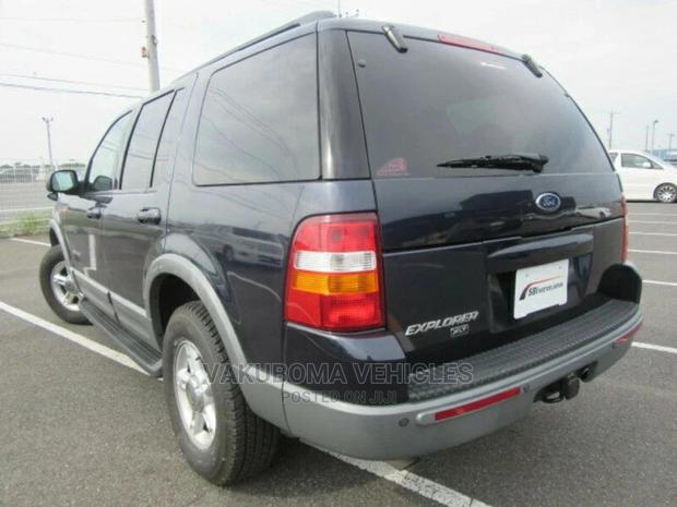 Ford Explorer 2001 Blue