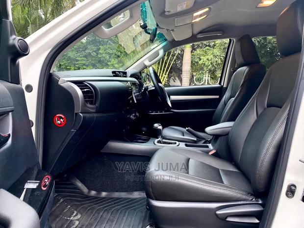Toyota Hilux 2018 White