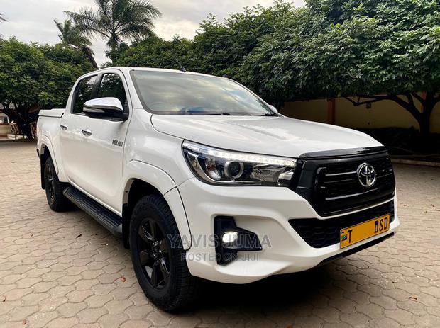 Toyota Hilux 2018 White