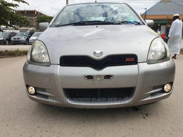 Toyota Vitz 2002 Silver