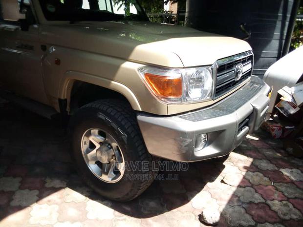 Toyota Land Cruiser 2016 Beige