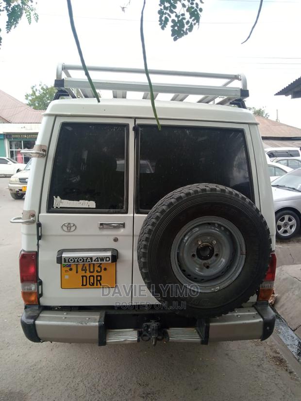 Toyota Land Cruiser 2004 White