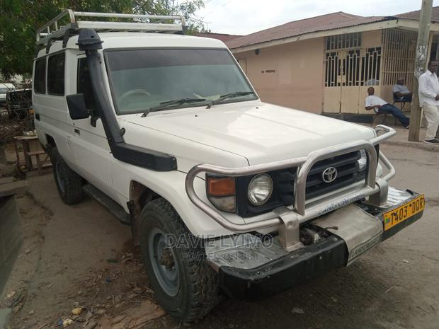 Toyota Land Cruiser 2004 White