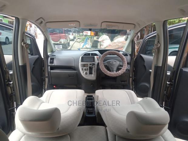 Toyota Ractis 2006 1.3 FWD Gray