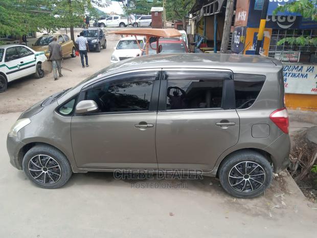 Toyota Ractis 2006 1.3 FWD Gray