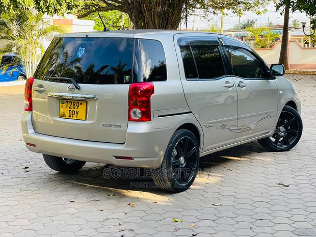 Toyota Raum 2007 Silver