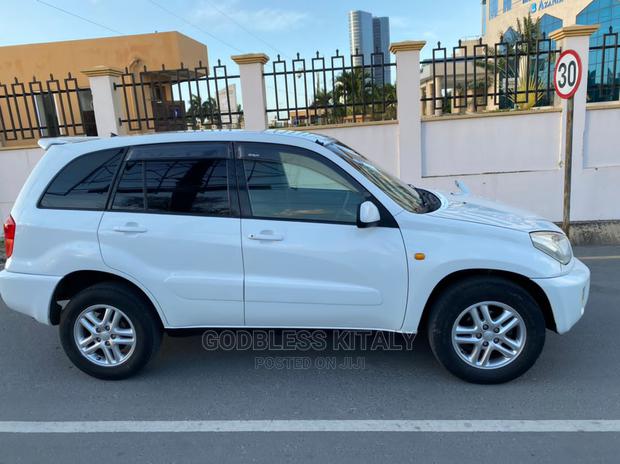 Toyota RAV4 2001 White