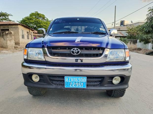 Toyota Hilux 2001 Blue