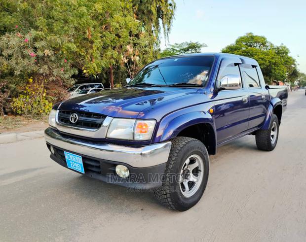 Toyota Hilux 2001 Blue