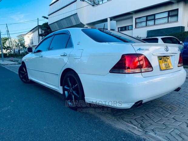 Toyota Crown 2004 White