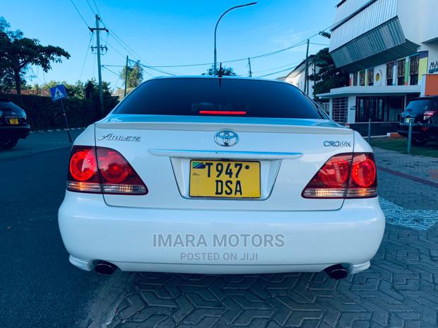 Toyota Crown 2004 White