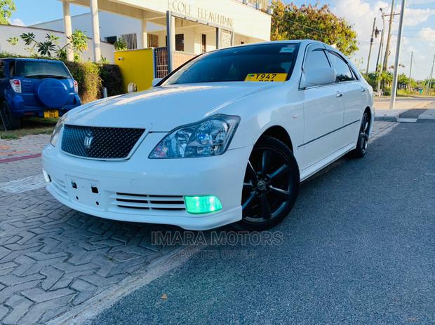 Toyota Crown 2004 White