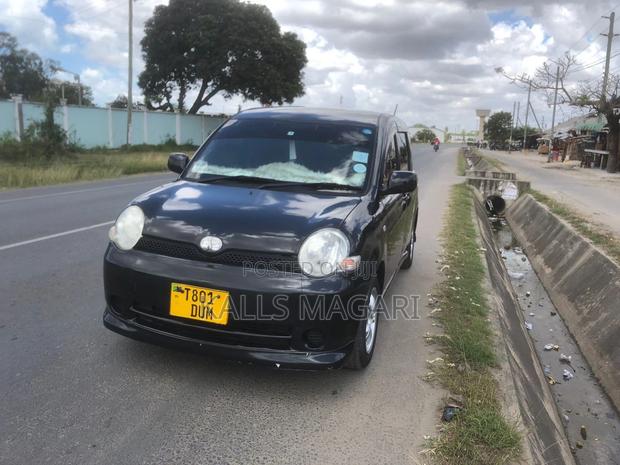 Toyota Sienta 2006 Black