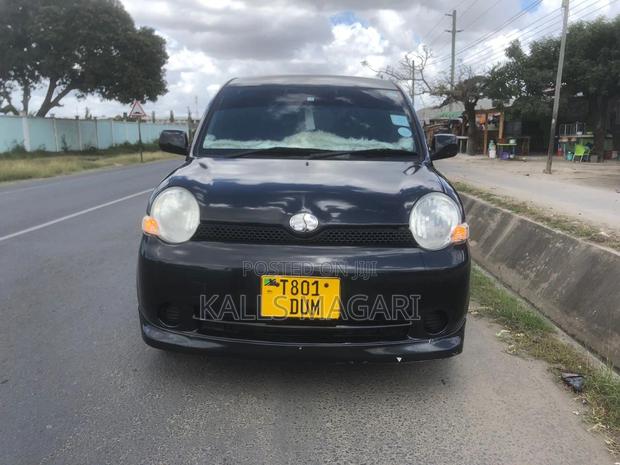 Toyota Sienta 2006 Black