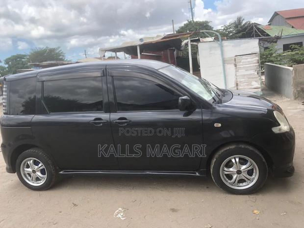 Toyota Sienta 2006 Black