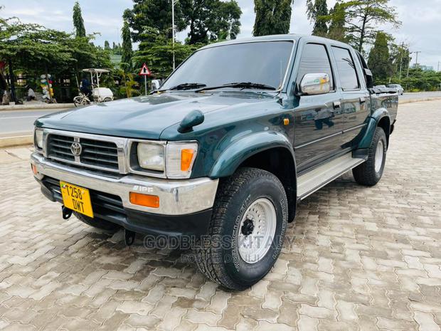 Toyota Hilux 1999 Green