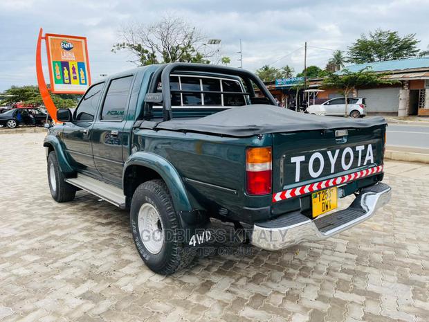 Toyota Hilux 1999 Green