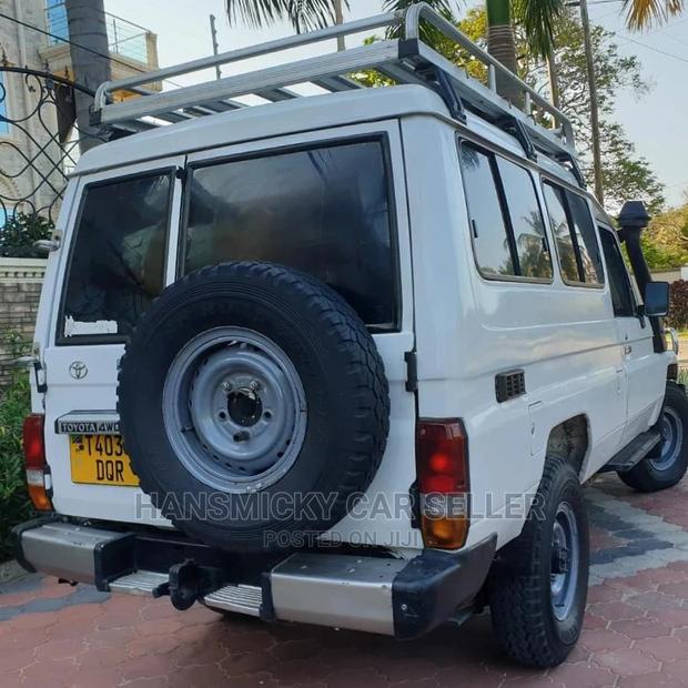 Toyota Land Cruiser 2004 White