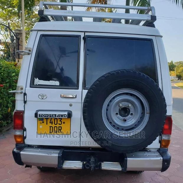 Toyota Land Cruiser 2004 White