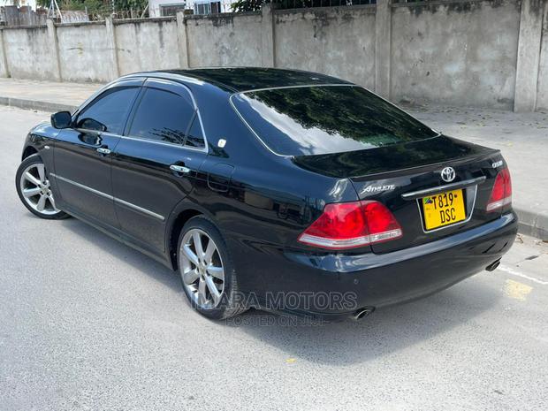 Toyota Crown 2006 Black