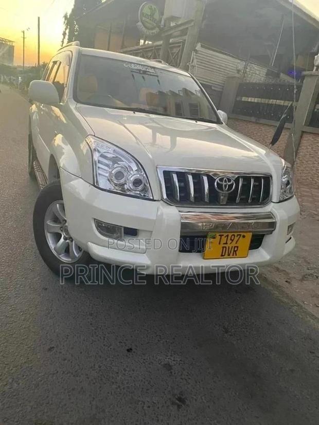 Toyota Land Cruiser 2005 White
