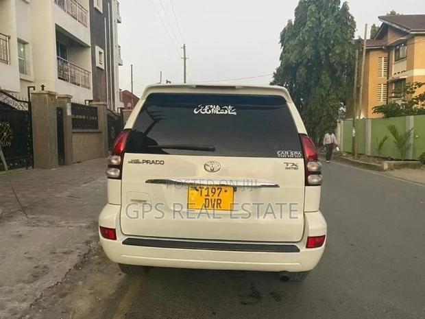 Toyota Land Cruiser 2005 White
