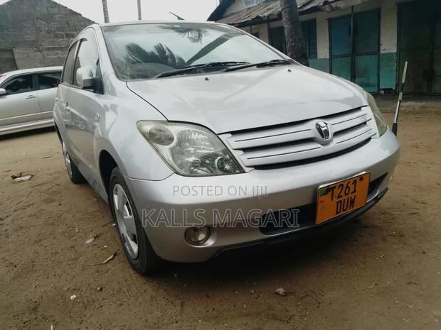 Toyota IST 2003 Silver