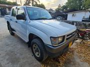 Toyota Hilux 2005 Off White for sale