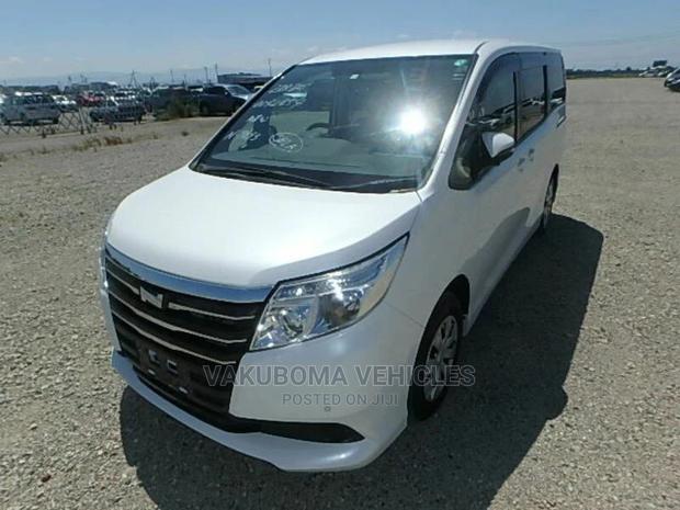 Toyota Noah 2014 Pearl