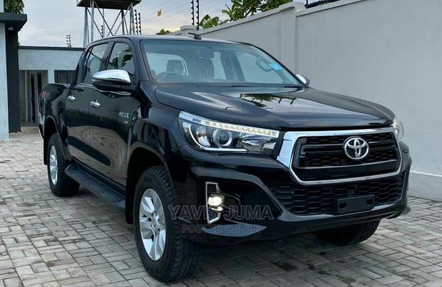 Toyota Hilux 2016 Black