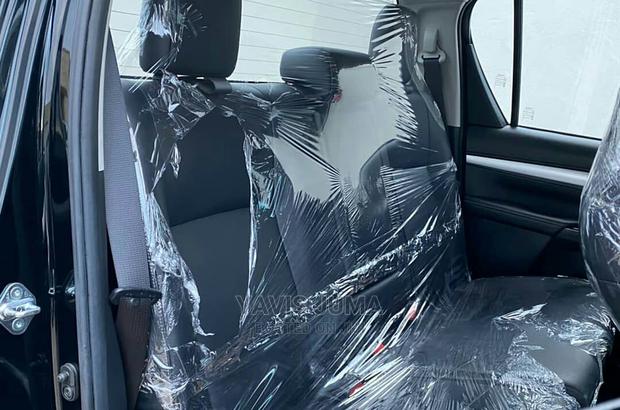 Toyota Hilux 2016 Black