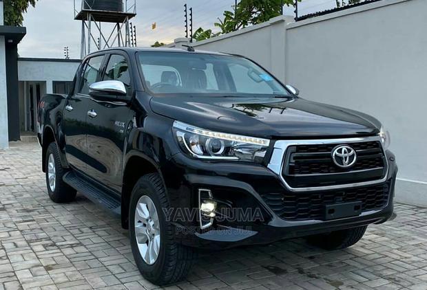 Toyota Hilux 2016 Black
