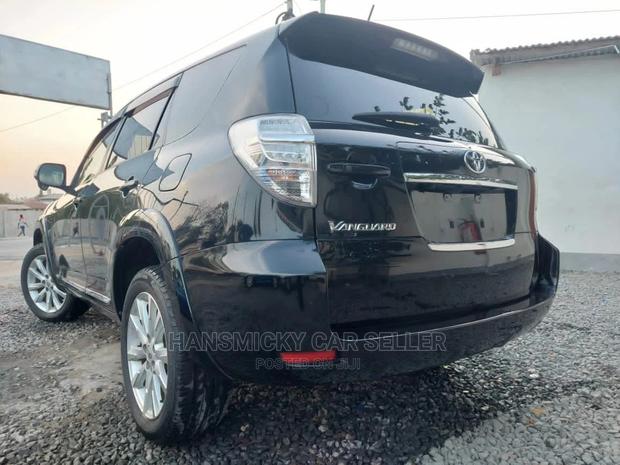 Toyota Vanguard 2011 Black